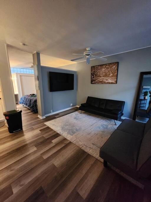 Апартаменты Blue Shark *W7* @ Montrose 1Br Private King Loft Хьюстон Экстерьер фото
