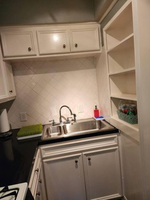 Апартаменты Blue Shark *W7* @ Montrose 1Br Private King Loft Хьюстон Экстерьер фото