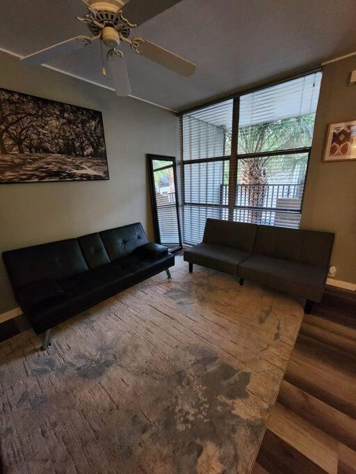 Апартаменты Blue Shark *W7* @ Montrose 1Br Private King Loft Хьюстон Экстерьер фото