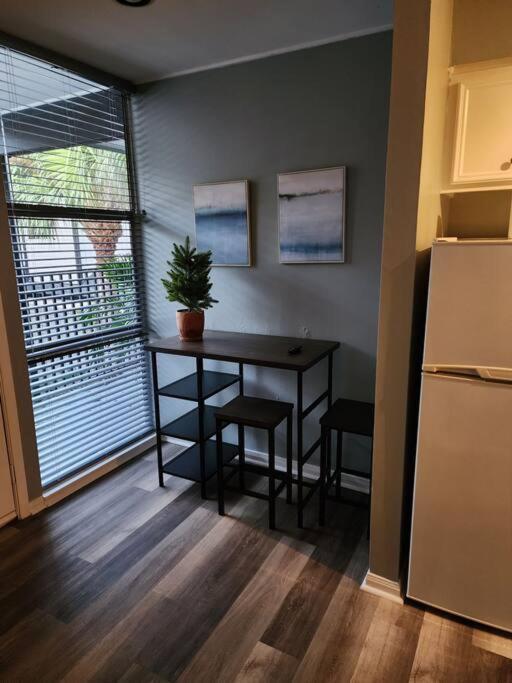 Апартаменты Blue Shark *W7* @ Montrose 1Br Private King Loft Хьюстон Экстерьер фото