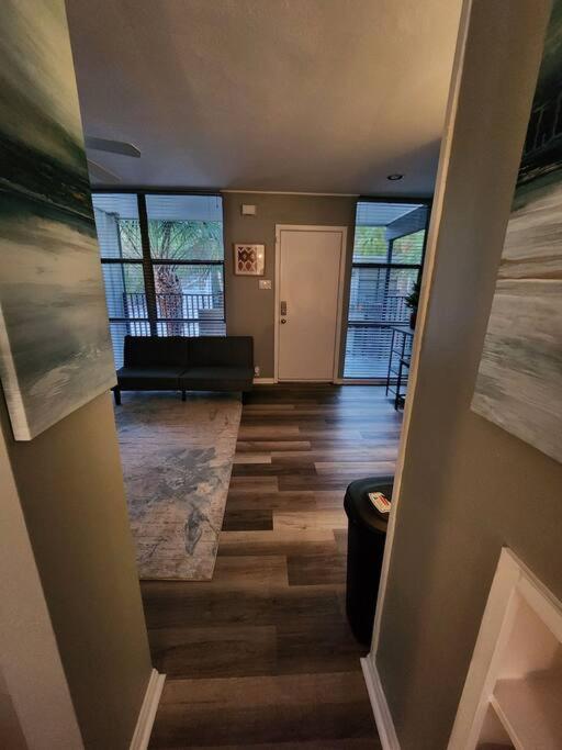 Апартаменты Blue Shark *W7* @ Montrose 1Br Private King Loft Хьюстон Экстерьер фото