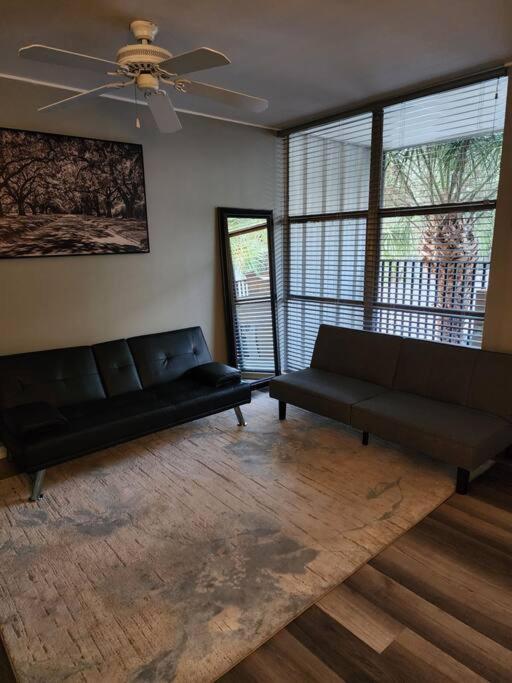 Апартаменты Blue Shark *W7* @ Montrose 1Br Private King Loft Хьюстон Экстерьер фото