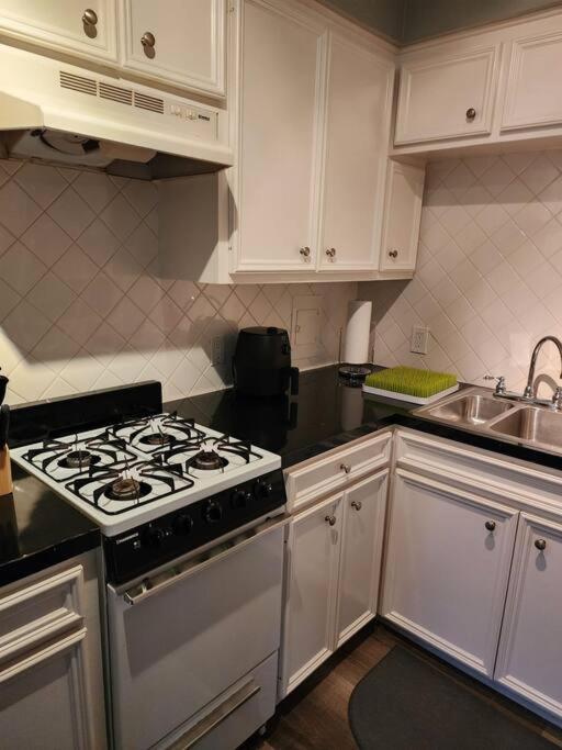 Апартаменты Blue Shark *W7* @ Montrose 1Br Private King Loft Хьюстон Экстерьер фото